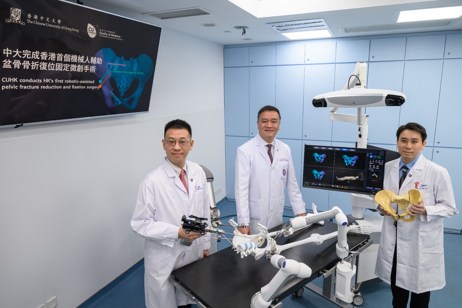 (由左起)中大醫學院矯形外科及創傷學系臨床副教授黃文揚醫生;何善衡骨科及運動醫學教授、中大醫學院矯形外科及創傷學系系主任容樹恒教授;中大醫學院矯形外科及創傷學系助理教授徐振星博士。
