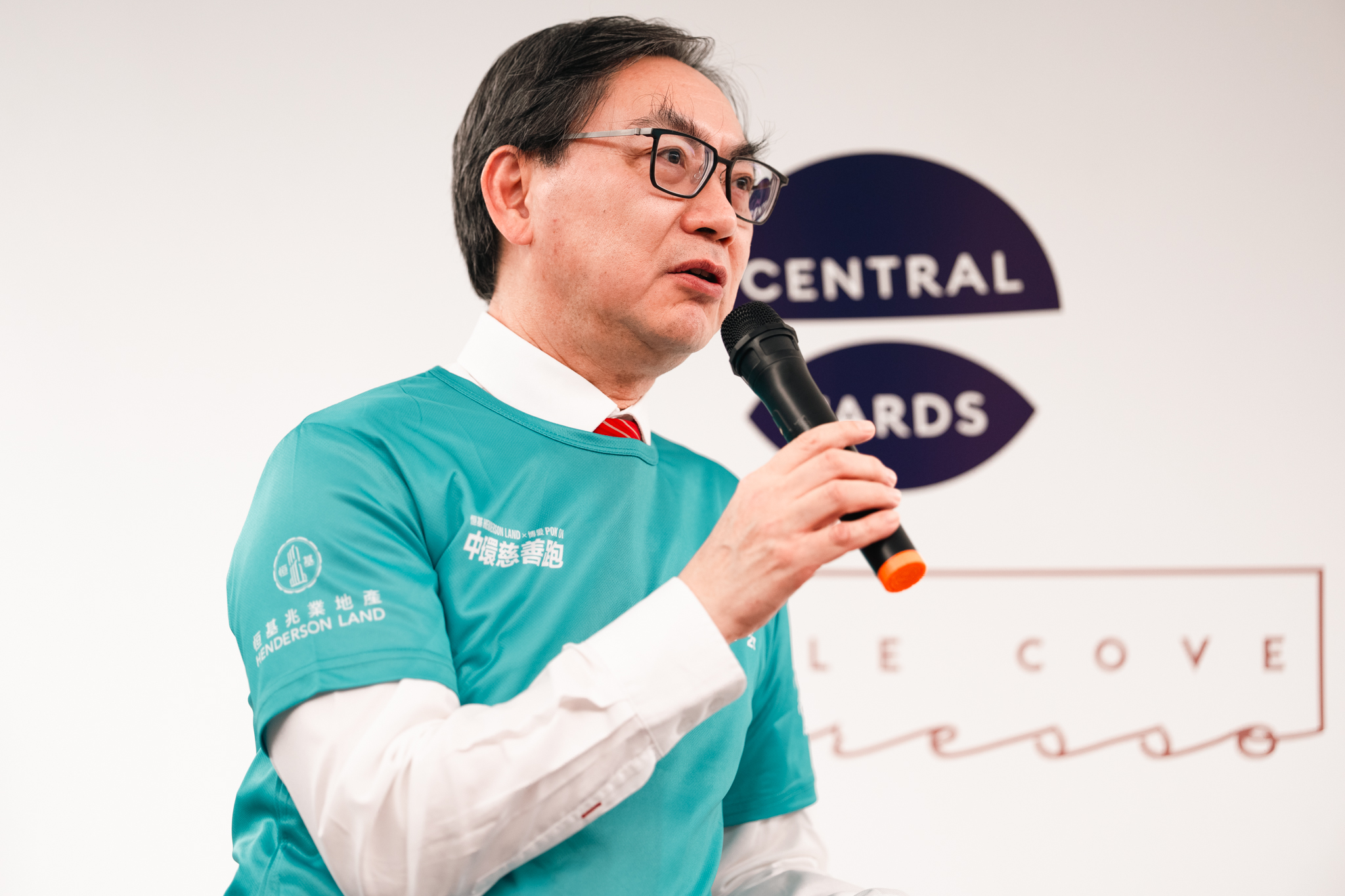 恒基兆業地產有限公司執行董事黃浩明先生, JP